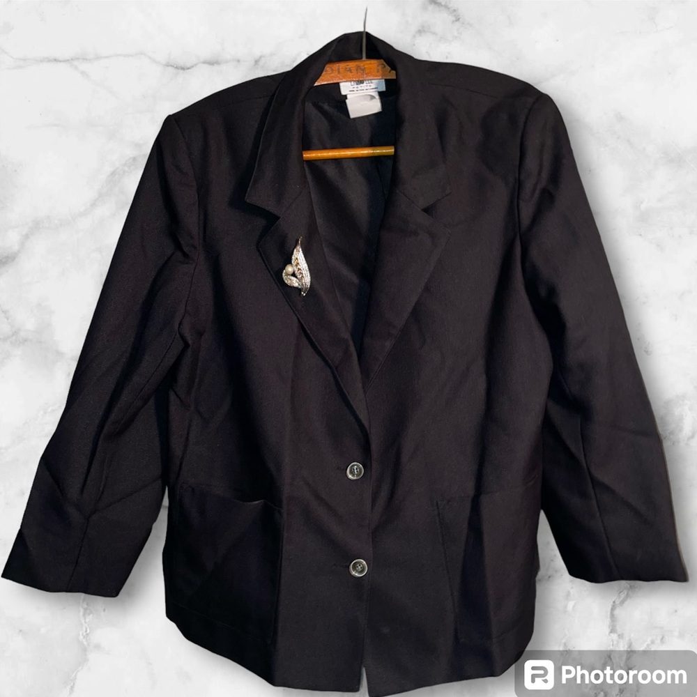 Lana Lee Black Blazer & Brooch. Free skirt that goes w/ blazer see descr…